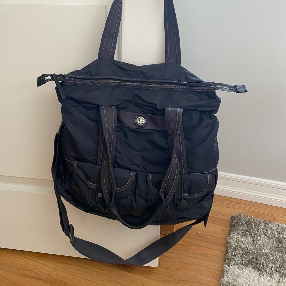 Lululemon carry all bag!